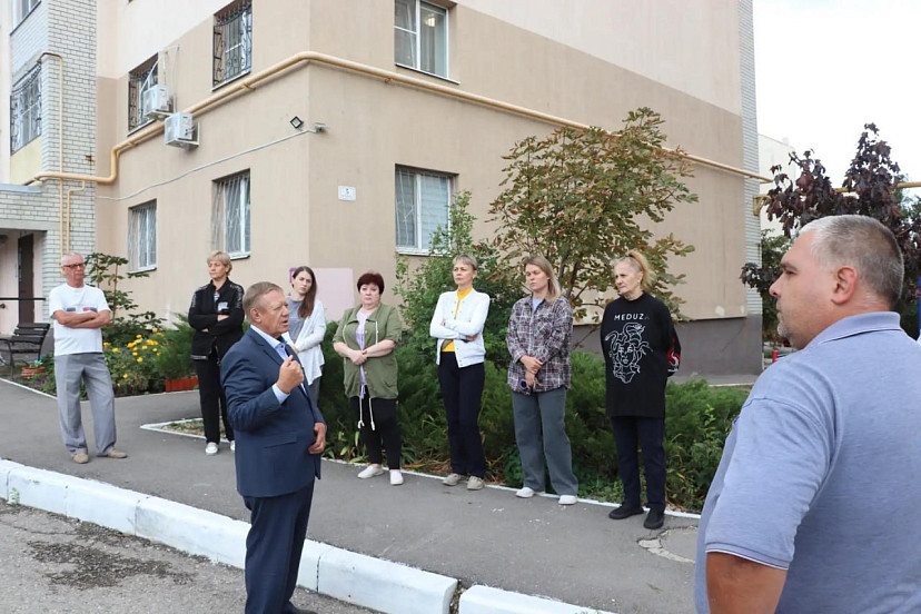 Жители Заводского района пожаловались Панкову на управляющую компанию
