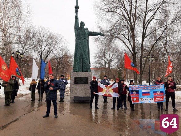 В Саратове автомобилисты поддержали бронепробег Росгвардии