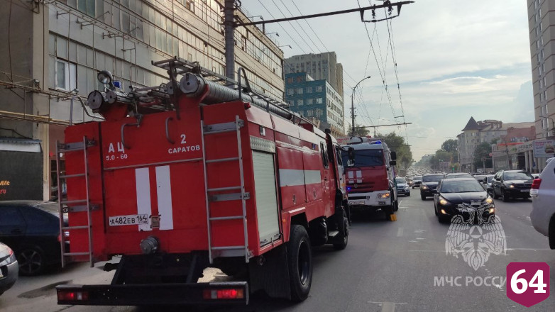В подвале бывшего завода в Саратове загорелись вещи
