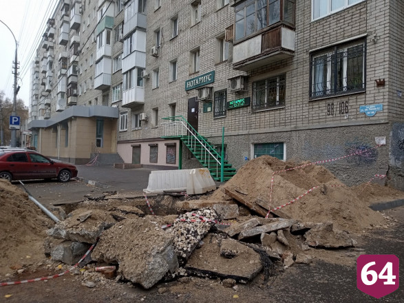 В Саратове рабочие вырыли коммунальную яму и исчезли