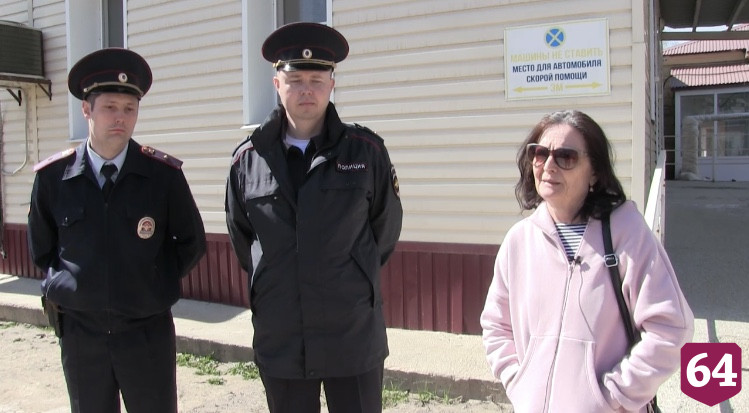 Под Саратовом спасли упавшего в реку и вцепившегося в ветку мужчину