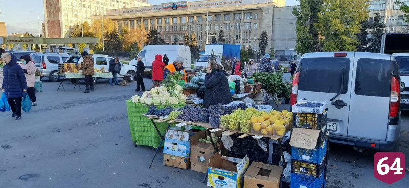 На Театральной площади массово торговали овощами