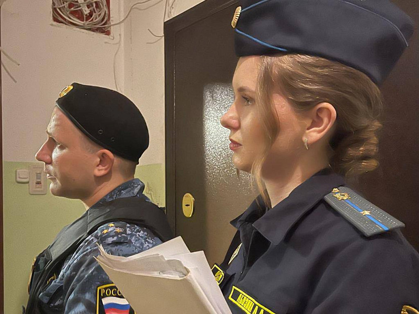 В Саратове приставы пришли на массаж к должнику под видом клиентов