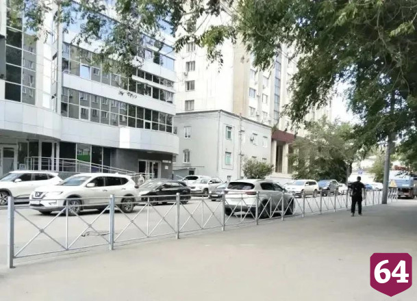 В Саратове установили новые пешеходные ограждения