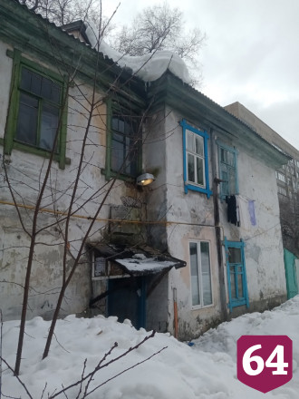 Саратовских чиновников пригласили в гости в полуразрушенный дом