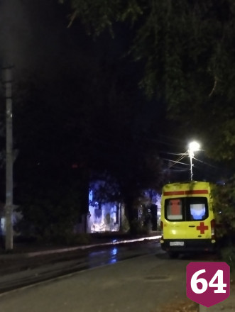 Жителя дома в центре Саратова эвакуировали из-за пожара