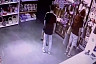 В Саратове 17-летний юноша украл плюшевых медведей и попал на камеры