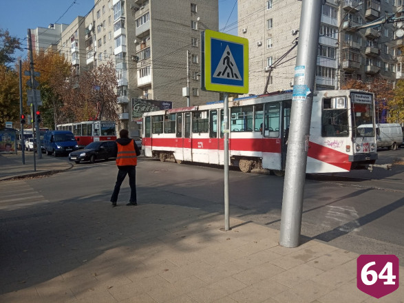 Залом пантографа остановил электротранспорт в центре Саратова 
