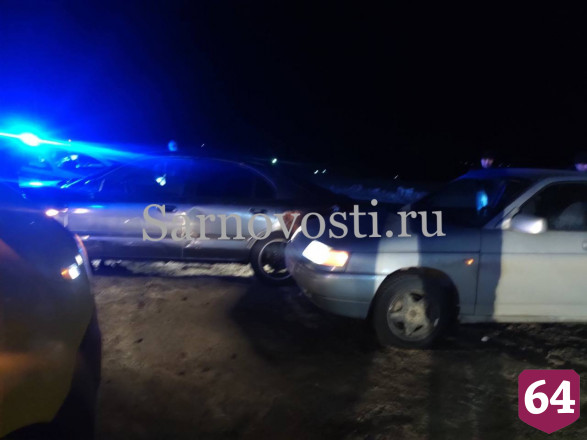 Пассажир легковушки разбил голову в ДТП под Саратовом