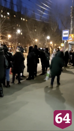 Жители Солнечного провели вечер в огромной очереди на маршрутку