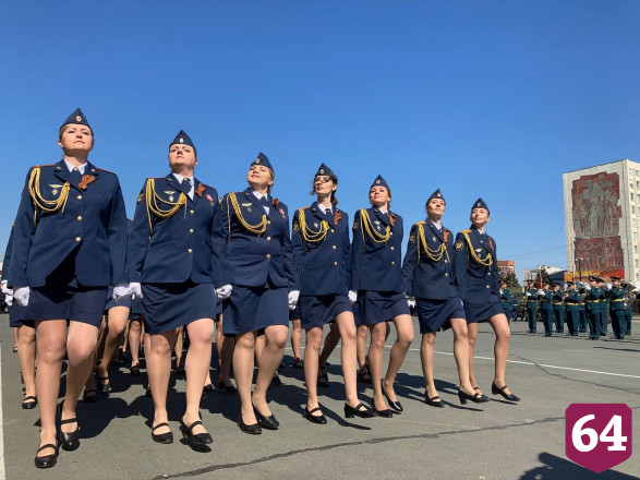В Саратове состоялось торжественное прохождение войск в честь Дня Победы
