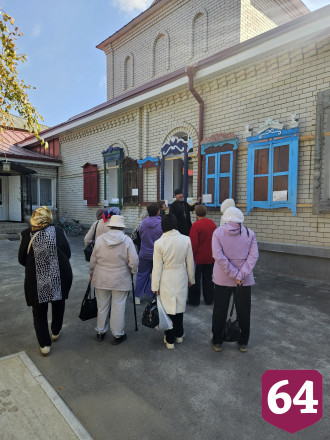 Выставка старинных наличников стала «машиной времени» для саратовских пенсионеров