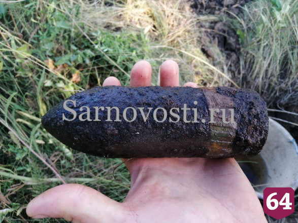 Житель Саратова нашел под дачей снаряд