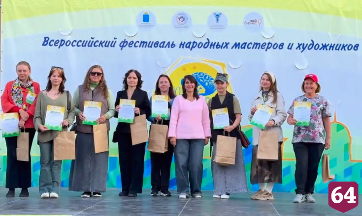 Художники превратили тарелки в холсты на саратовском фестивале «Палитра ремесел»