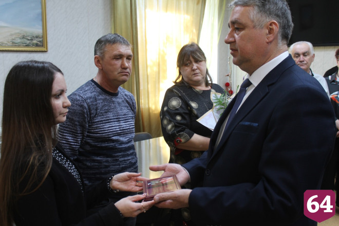 Семье погибшего саратовца передали орден Мужества