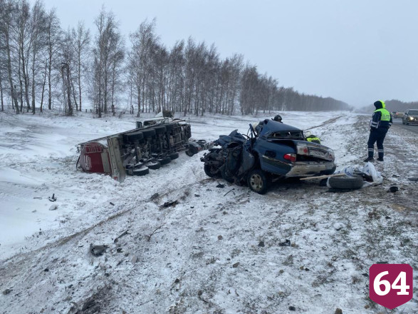 Два человека погибли в ДТП с молоковозом под Саратовом