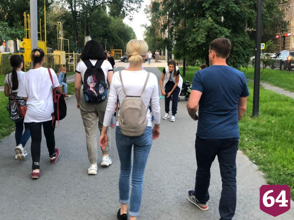 Жители Саратова снова вышли на прогулку без масок