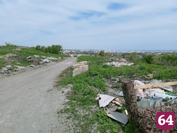 Жители устроили свалку мусора на Кумысной поляне