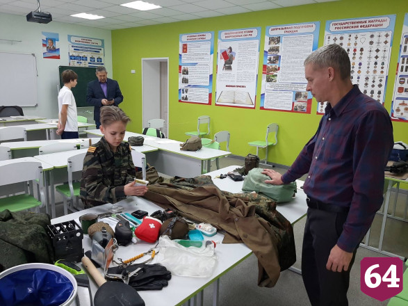 Под Саратовом школьники учатся стрелять и перевязывать раны