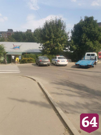 «Гранта» протаранила забор школы в Саратове