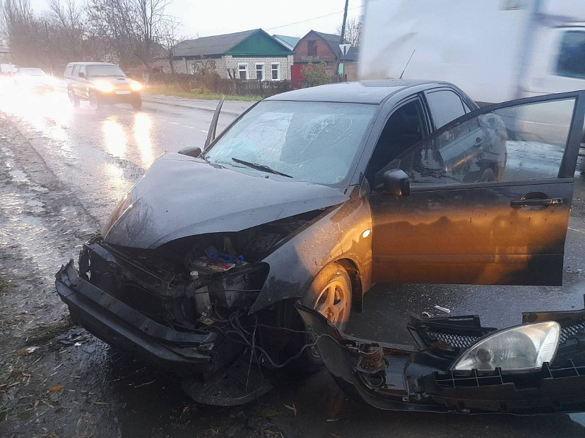 Двое покалечились в ДТП со столбом под Саратовом