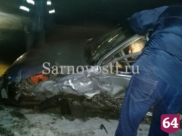 В аварии под Саратовом разбились пьяный водитель и женщина