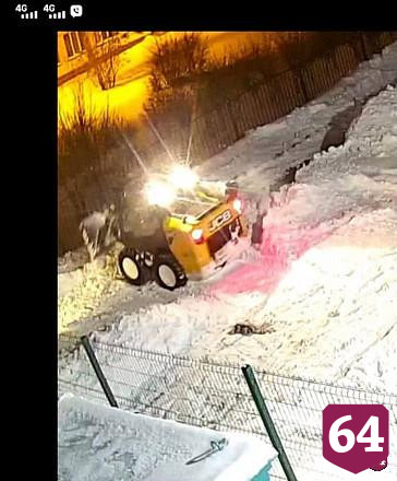 Подрядчика обяжут восстановить сломанный «Бобкэтом» забор школы
