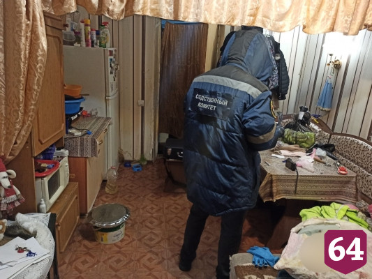 В Саратове мужчина убил сожительницу вилкой 