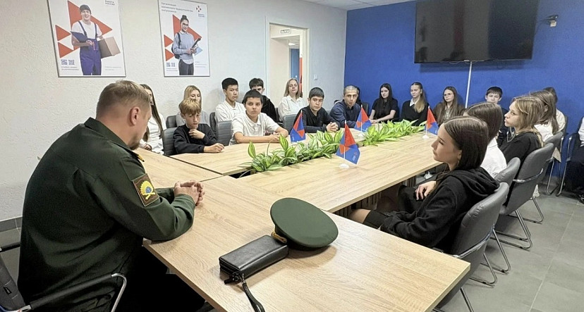В Саратове ветеран СВО призвал подростков не поддаваться на провокации в интернете