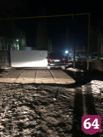 Пьяный водитель элитного внедорожника протаранил бетонную стену