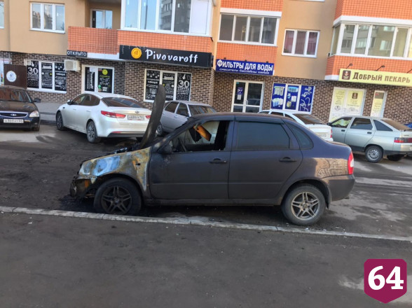На улице Пушкина ночью сгорели 2 автомобиля 