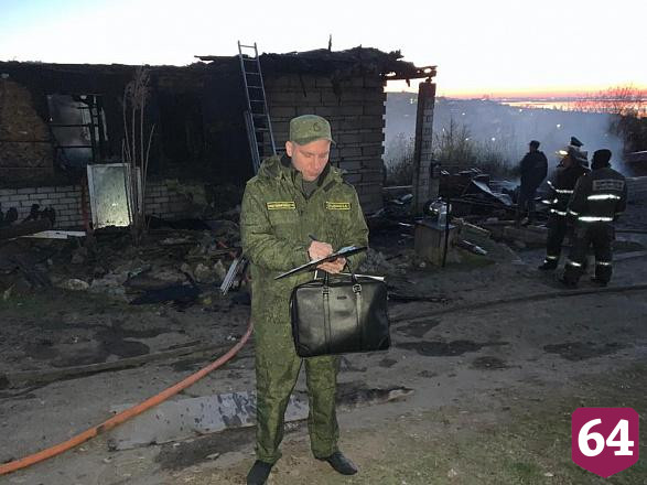 Саратовец бросил тетю и сестер в горящем доме и попал под статью
