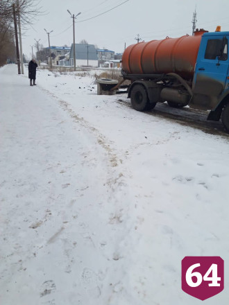 Саратовцы пожаловались на зловонный слив нечистот у частного сектора