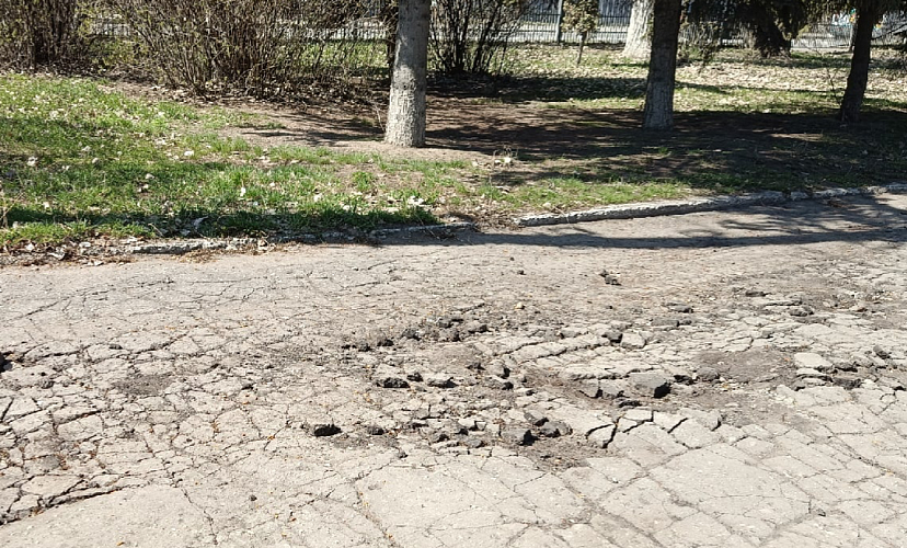 Жители просят привести в порядок сквер в Саратове