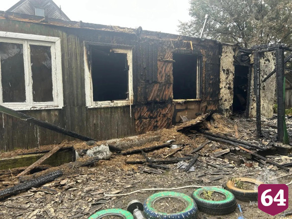 Саратовец получил ожоги при попытке затушить веранду и дом