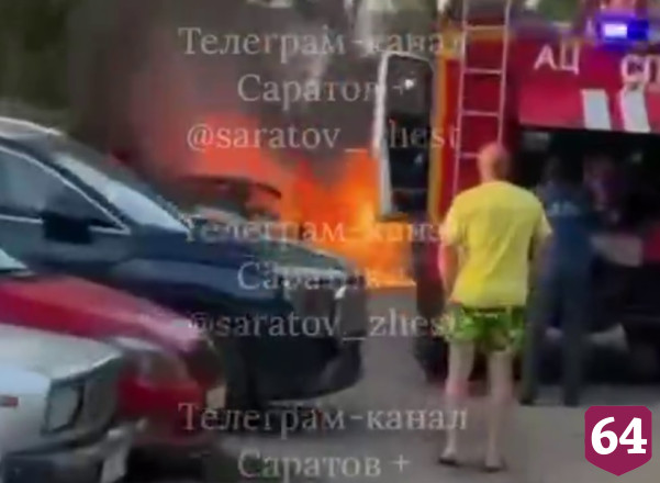 В Саратове мужчина погиб при возгорании автомобиля