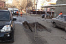 В Саратове коммунальщики не могут начать ремонт из-за припаркованных автомобилей 