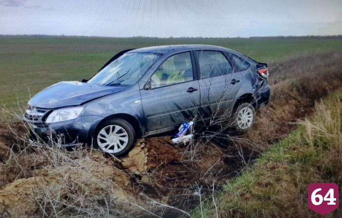 Водитель разбился насмерть в перевернувшейся в кювете «Гранте»