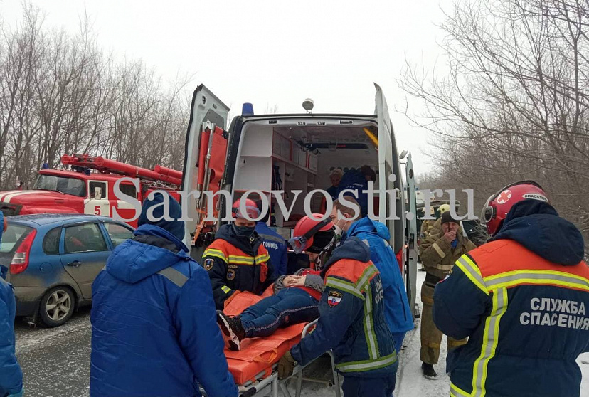 На окраине Саратова в ДТП покалечились подросток и трое молодых людей