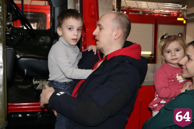 В Саратове пожарные помогли исполнить мечту 5-летнего мальчика