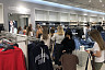 Саратовцы выстроились в очереди на распродаже H&M перед уходом из России 