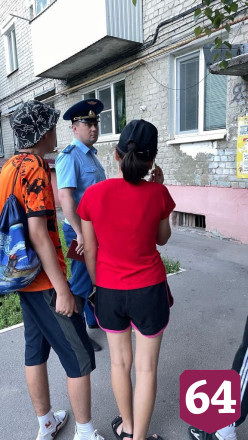 В Саратове ребенок травмировался при падении с козырька подъезда