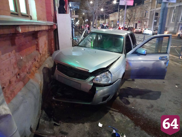 Появилось видео аварии со сбитыми в центре Саратова пешеходами 