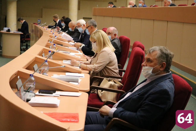 Губернатор развенчал мифы коммунистов о предстоящих сокращениях врачей