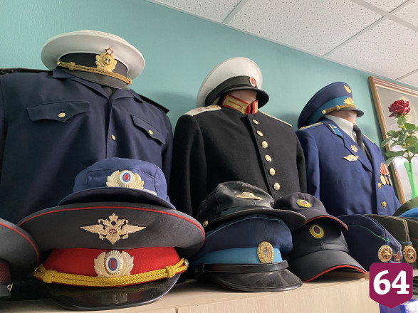 Подполковник коллекционирует фуражки героев Папанова и Садальского