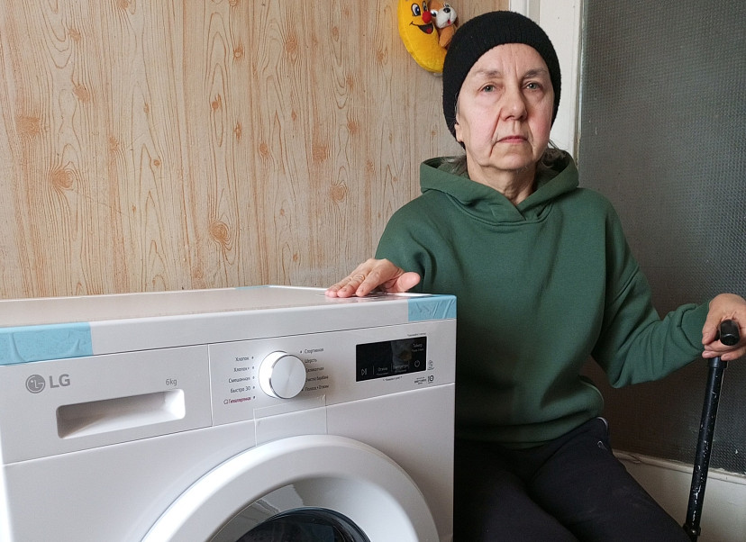 Саратовской участнице «Операции Бабушка» подарили холодильник и стиральную машину