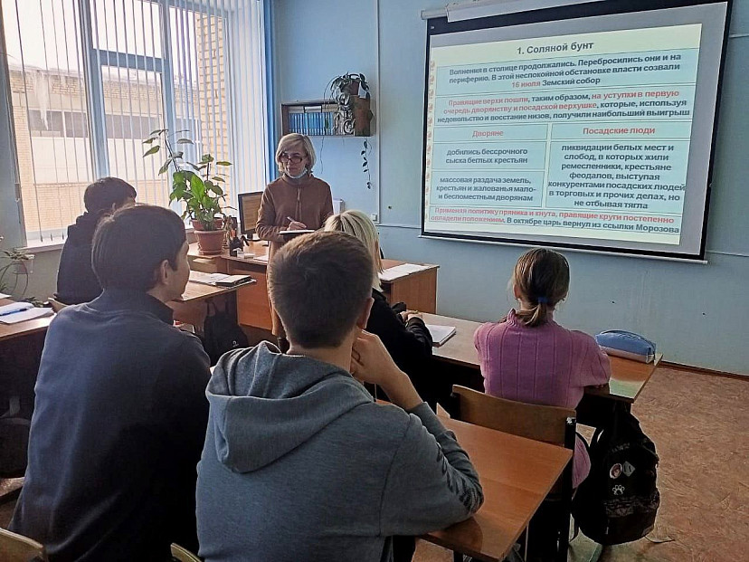Депутат Госдумы высоко оценил мастерство педагогов саратовских техникумов 
