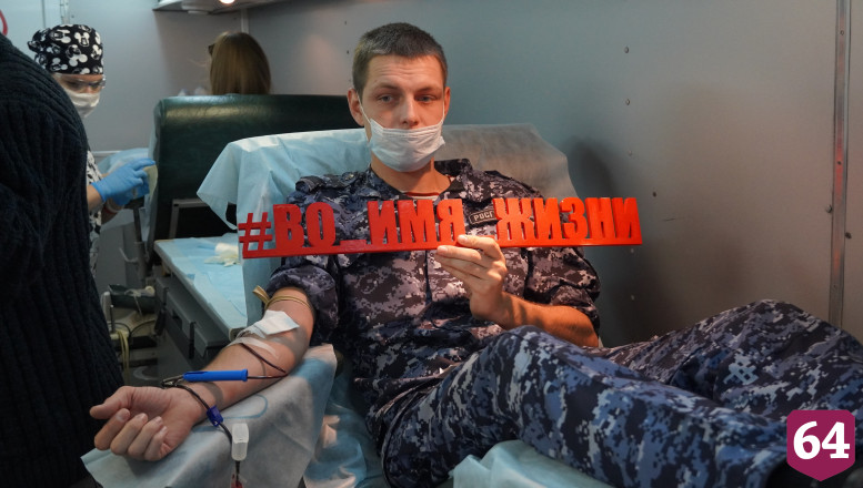Росгвардейцы передали онкобольным детям «коробки храбрости»