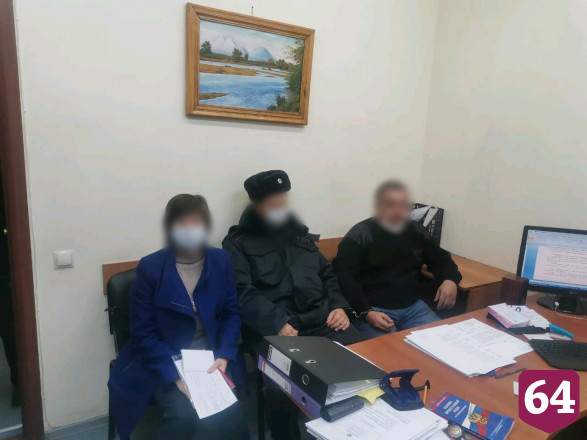 Мужчина показал на манекене, как убивал сожителей на глазах свидетелей