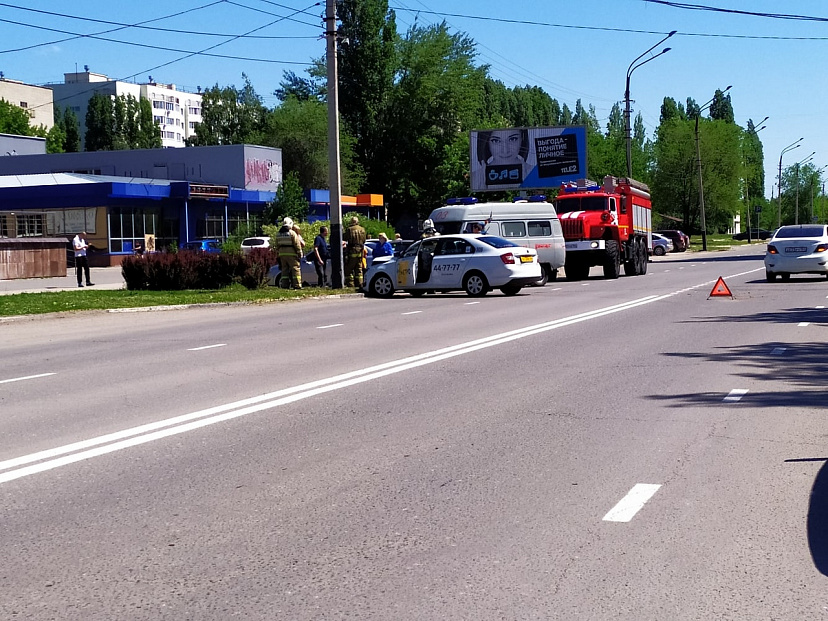 В ДТП на проспекте Героев разбилась пассажирка такси